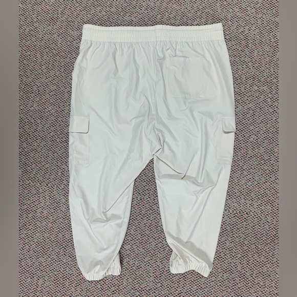 High-Waisted StretchTech Cargo Joggers - Picture 5 of 5